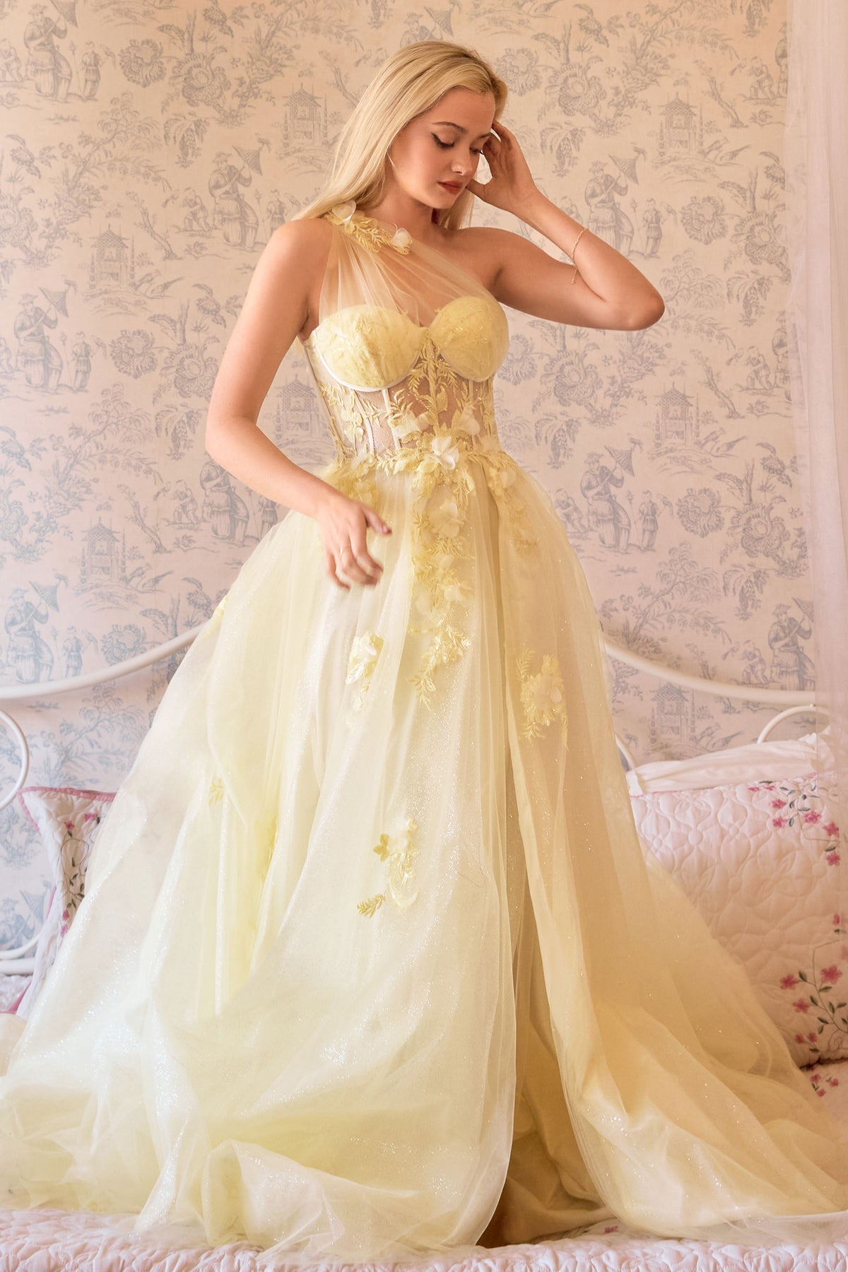 Andrea and Leo A1053 YELLOW
