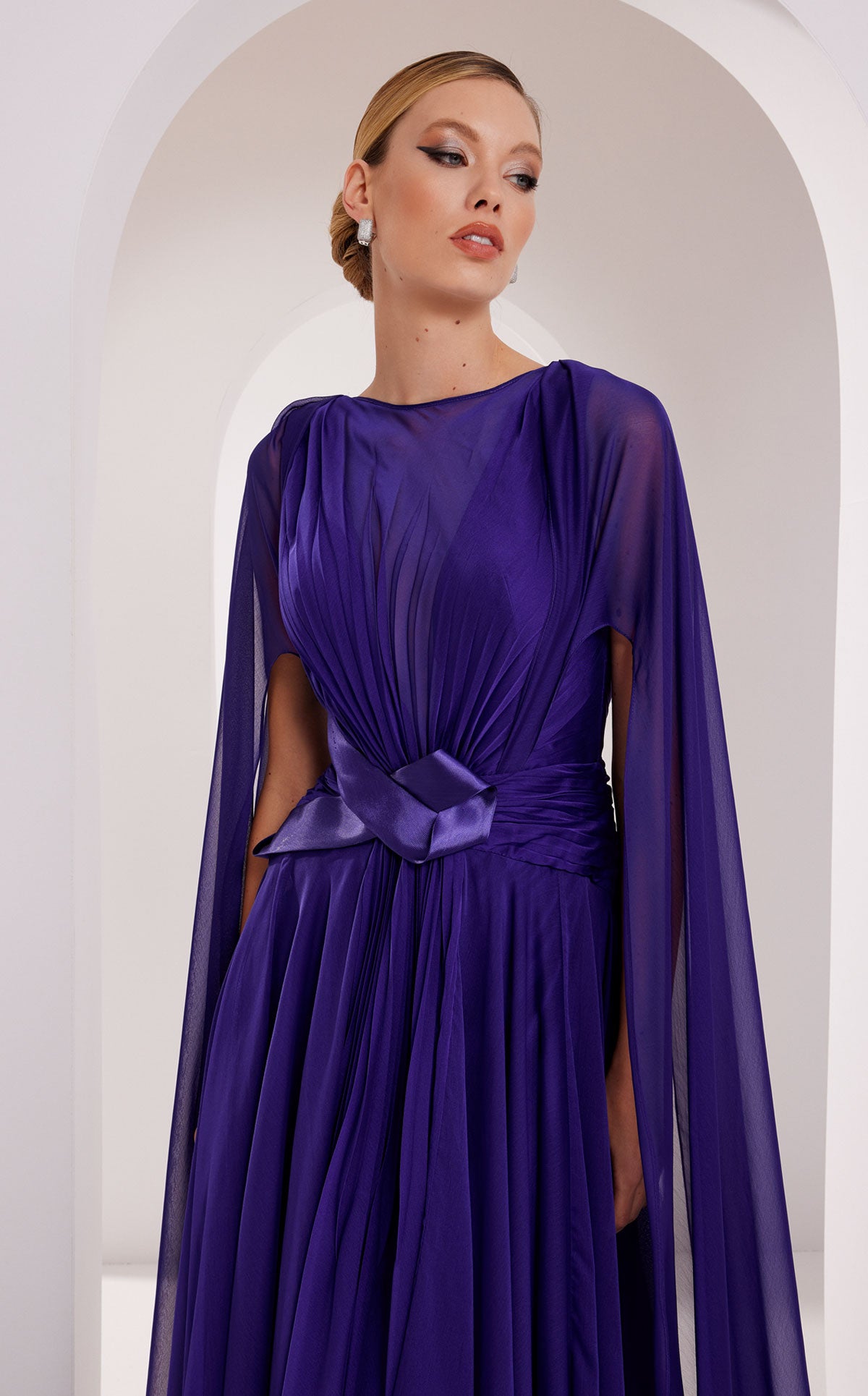 MNM Couture E0061