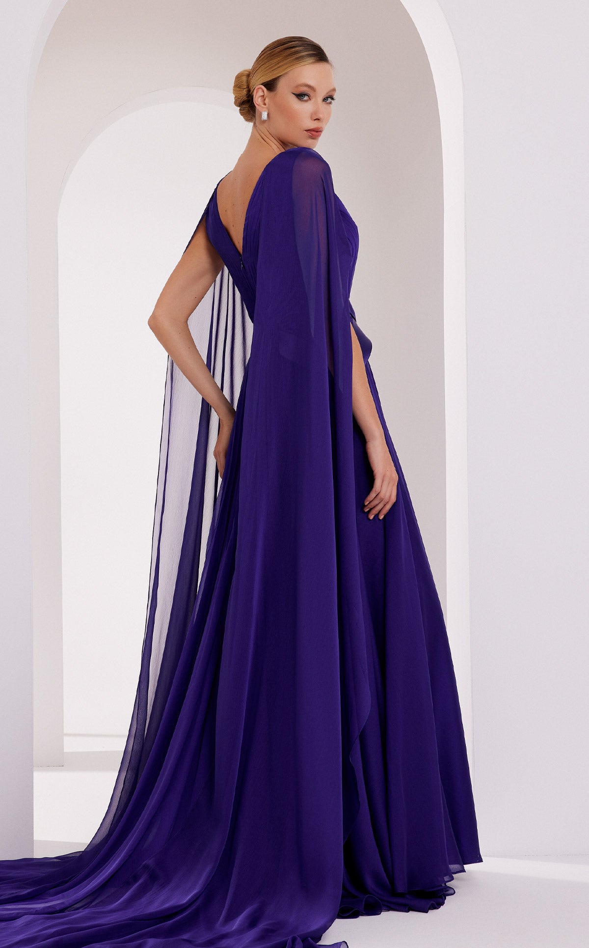 MNM Couture E0061